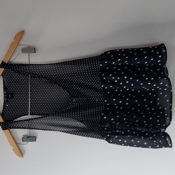 LOT OF 2 - U2B - Blue/Black Polkadotted Shirts - Size M - Picture 7 of 12